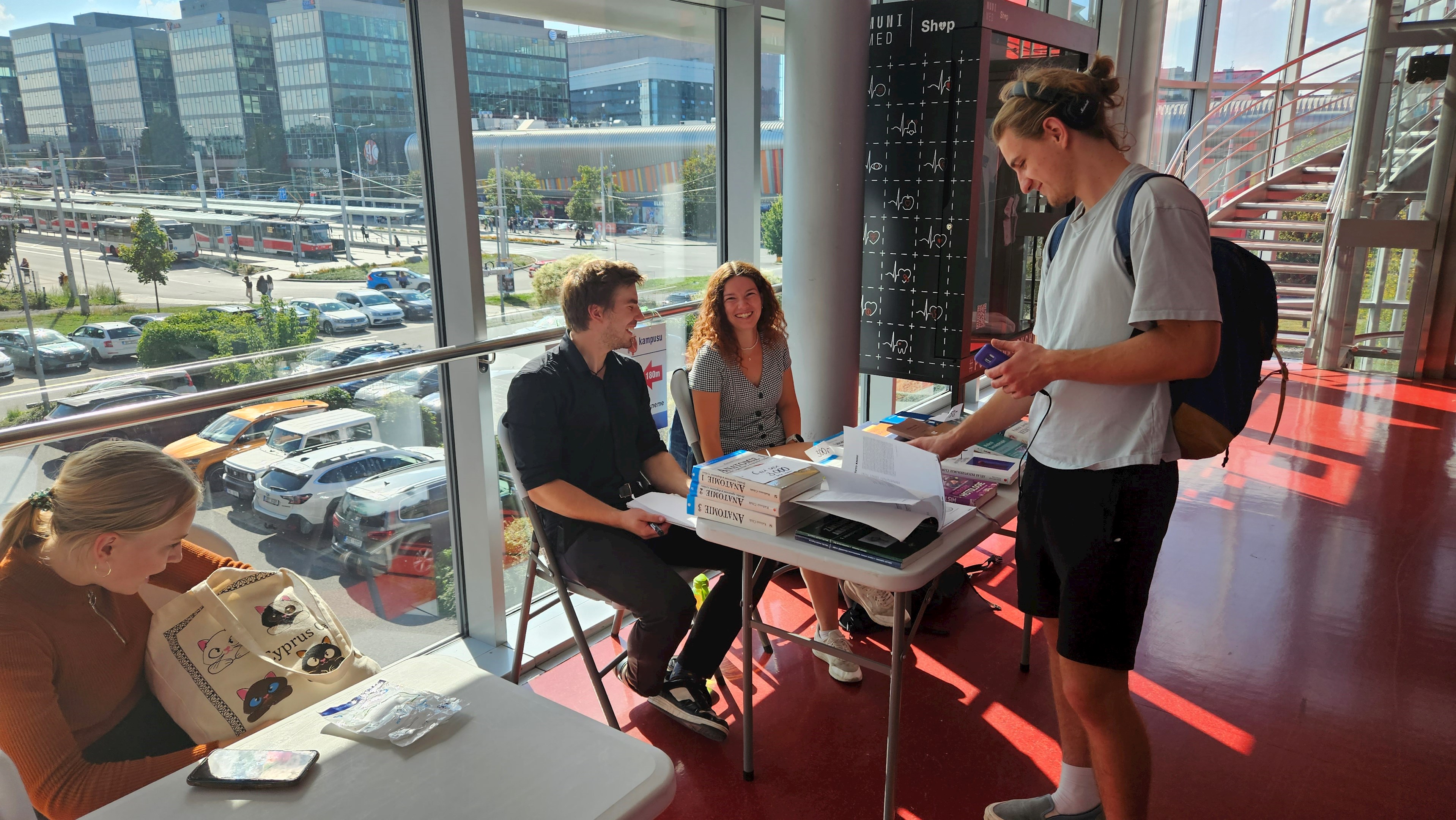 Bazar učebnic jako nová tradice výměny knih i zkušeností