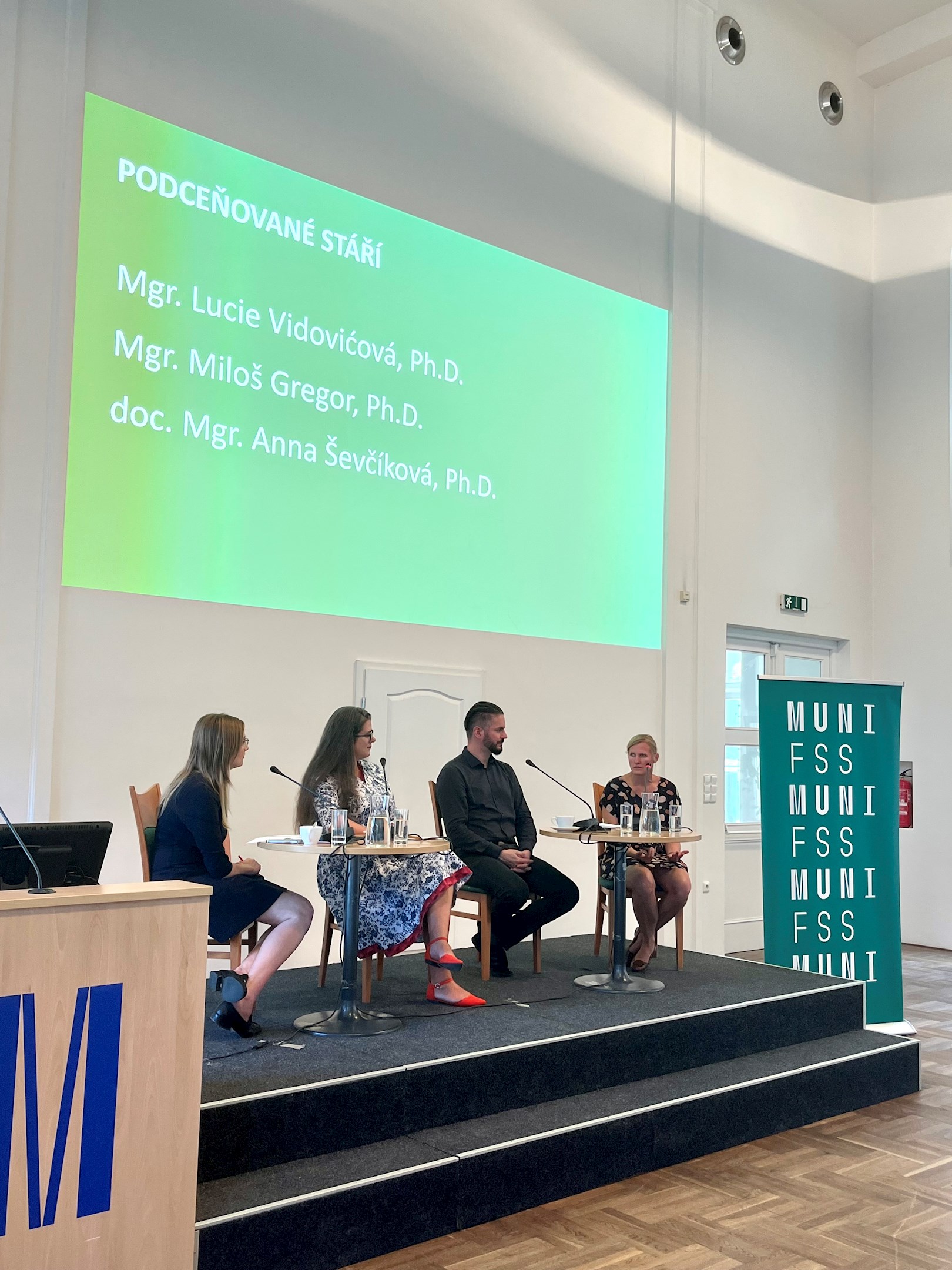 Zleva moderátorka, Lucie Vidovićová, Miloš Gregor a Anna Ševčíková.