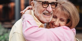 Vztahová spokojenost ve středním a&#160;starším věku: Nové výzvy v&#160;oblasti intimity