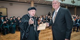 Profesoru Milanu Polovi byl 28. září 2023 udělen čestný doktorát Lotyšskou univerzitou v&#160;Rize
