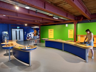 Obr. 2a: Interaktivní science centrum