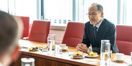 Děkan přivítal na fakultě velvyslance Japonska spolu s&#160;ministrem zdravotnictví ČR
