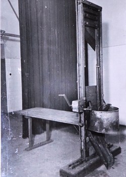 Gilotina v pankrácké věznici.