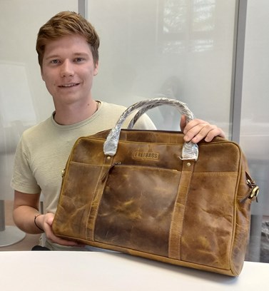 Martin Frei s jednou z tašek z nabídky Freibags