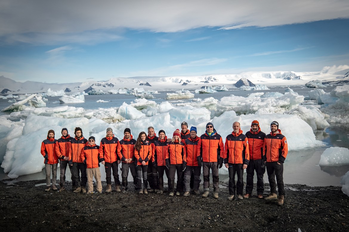 Tým 16 vědců strávil letos strávil na polární stanici 17 dní, což je dosud nejkratší pobyt během expedice. Foto: Petr Horký.