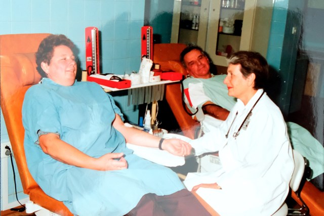 Jiřina Jedličková na Krevní bance FN USA, 1995.