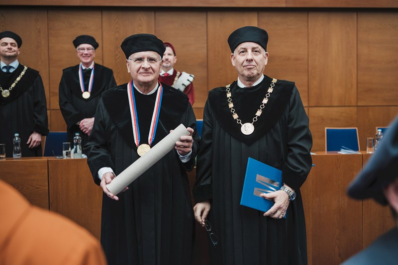 Award winner Peter Michor and Professor Jan Slovák. Photo: Martin Indruch