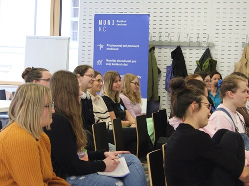 Graduates (not only) of teaching talked about their career paths. Photo: Viktorie Kozubíková/FF MU