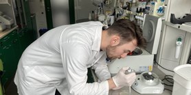 Čeští vědci vyvíjejí šetrnější a&#160;účinnější léky proti krevním sraženinám. Pomáhá jim v&#160;tom umělá inteligence