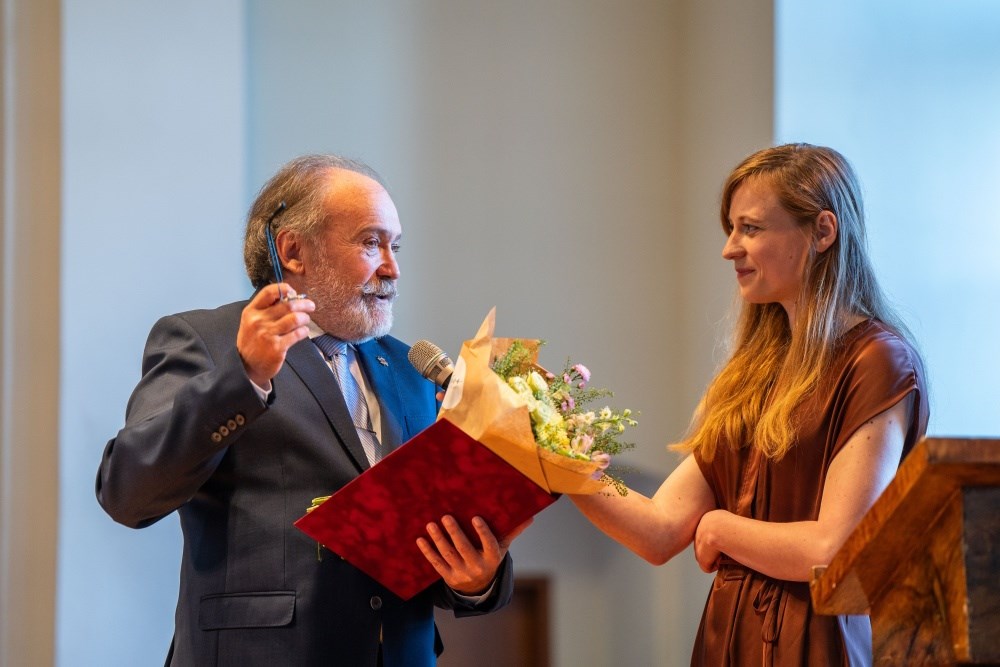 Václav Štěpánek získal letos v květnu Cenu Jihomoravského kraje za celoživotní přínos v oblasti folkloru. „Ocenění je pro mne určitou satisfakcí za práci směřovanou k veřejnosti,“ říká. Foto: archiv/JMK