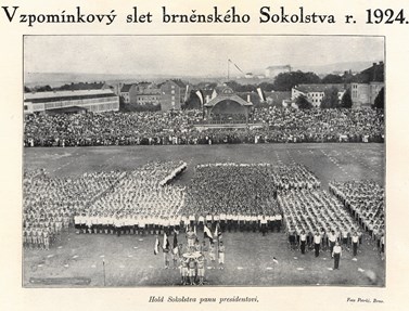 Vzpomínkový slet brněnského Sokola 1924. MZA G106. kart. 274. Salon, roč. III, č. 4.