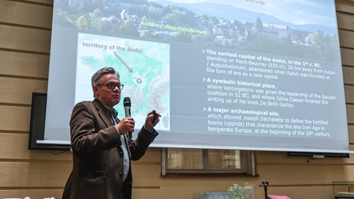 Křtu knihy se před letními prázdninami zúčastnil také vedoucí Bibracte – Centre archéologique européén Vincent Guichard. Foto: Alexandra Snováková/FF MU