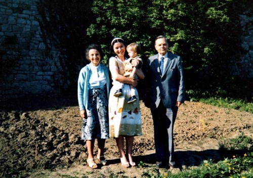 Jan Firbas with his wife and dr. Iva Gilbertová in Namur, Belgium 1986, on the day of receiving his honorary doctorate at Leuven.