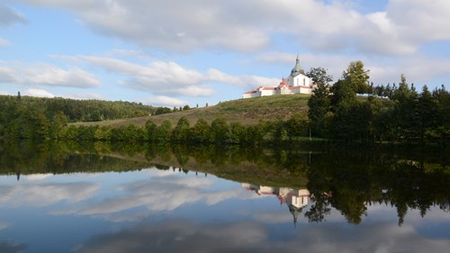 Žďár nad Sázavou, Zelená hora, poutní kostel sv. Jana Nepomuckého s ambitem. Foto: archiv Aleše Filipa