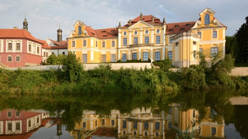 Zbraslav u Prahy, bývalý klášter cisterciáků, hlavní průčelí konventu. Foto: archiv Aleše Filipa