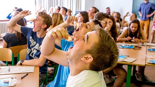 Studentsvo střední školy se aktivně účastní přednášky v rámci Science slam tour Masarykova univerzita Studuj na MUNI