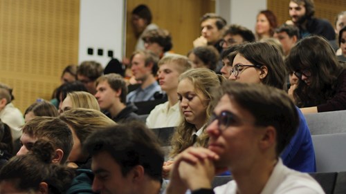 Součástí byl Den latiny, jehož cílem bylo zbavit latinu nánosu klasické představy náročné a zkostnatělé disciplíny. Foto: Viktorie Kozubíková/FF MU