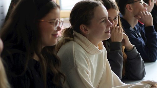 Součástí byl Den latiny, jehož cílem bylo zbavit latinu nánosu klasické představy náročné a zkostnatělé disciplíny. Foto: Viktorie Kozubíková/FF MU