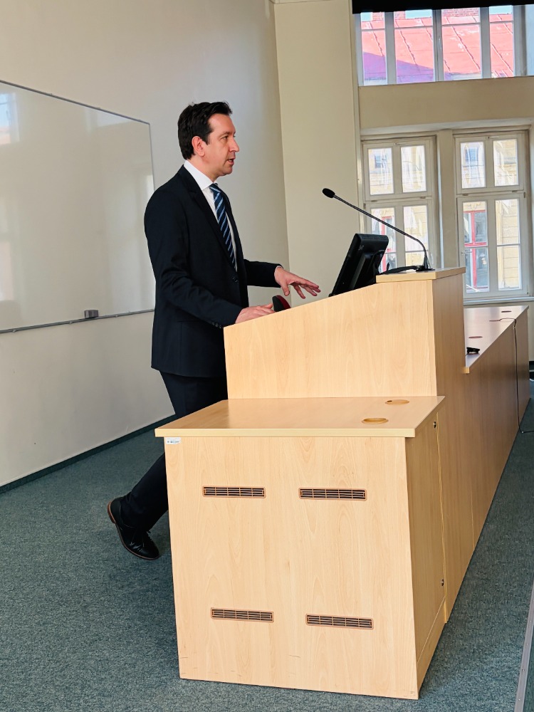 Návštěva slovinského velvyslance Aleše Baluta zahájila kurz „How Do They See Us“