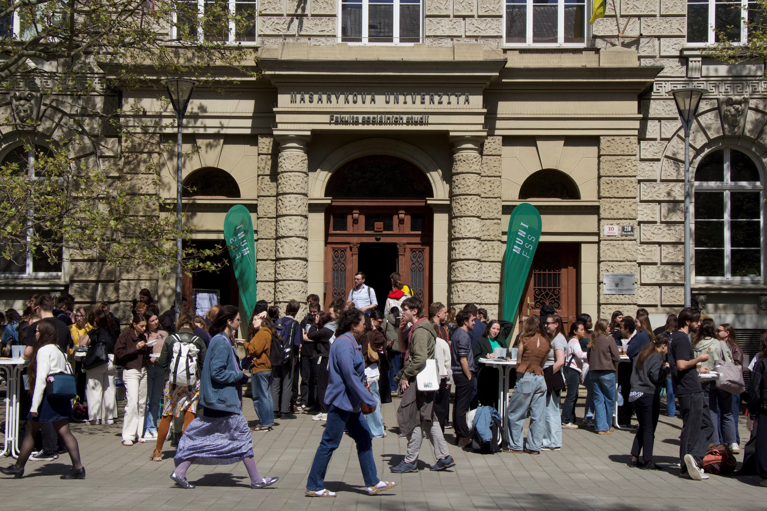 Fakulta sociálních studií vystoupila ze stereotypu. Den FSS naplnil sport, jídlo a ocenění 