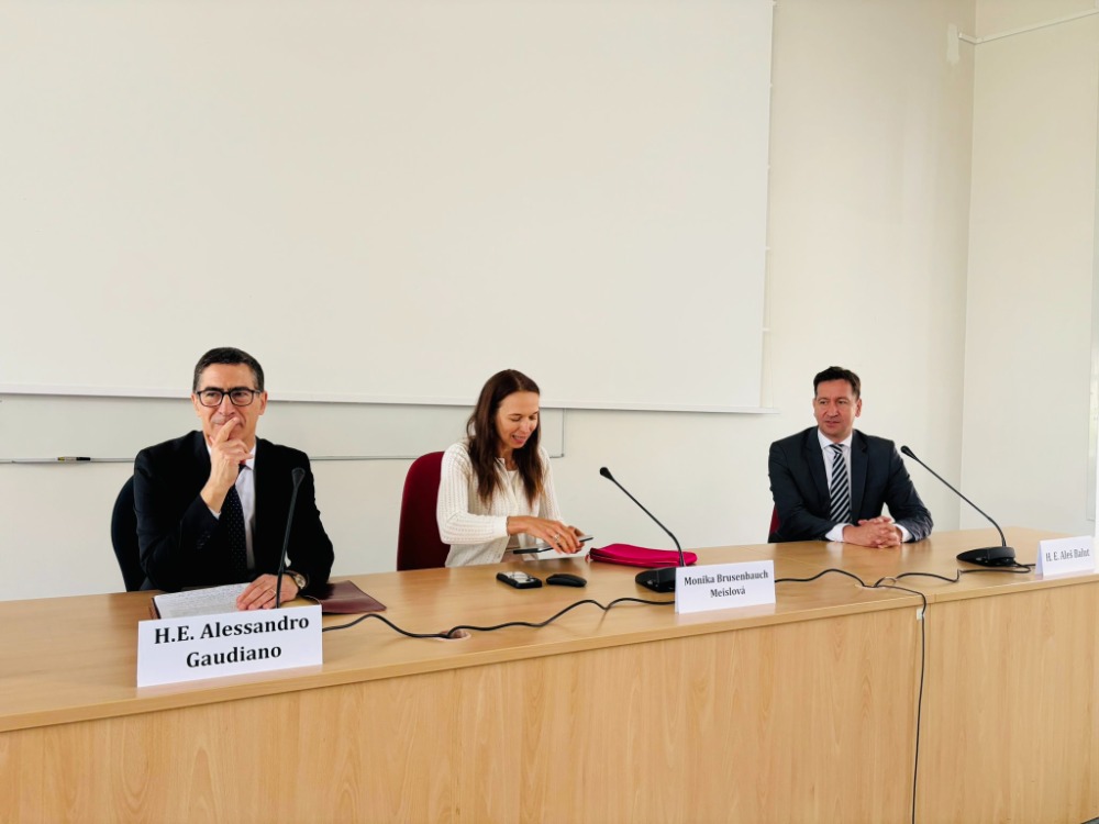 Ambassadors of Slovenia and Italy Discussed Challenges and Opportunities for the EU within the European Seminar Series