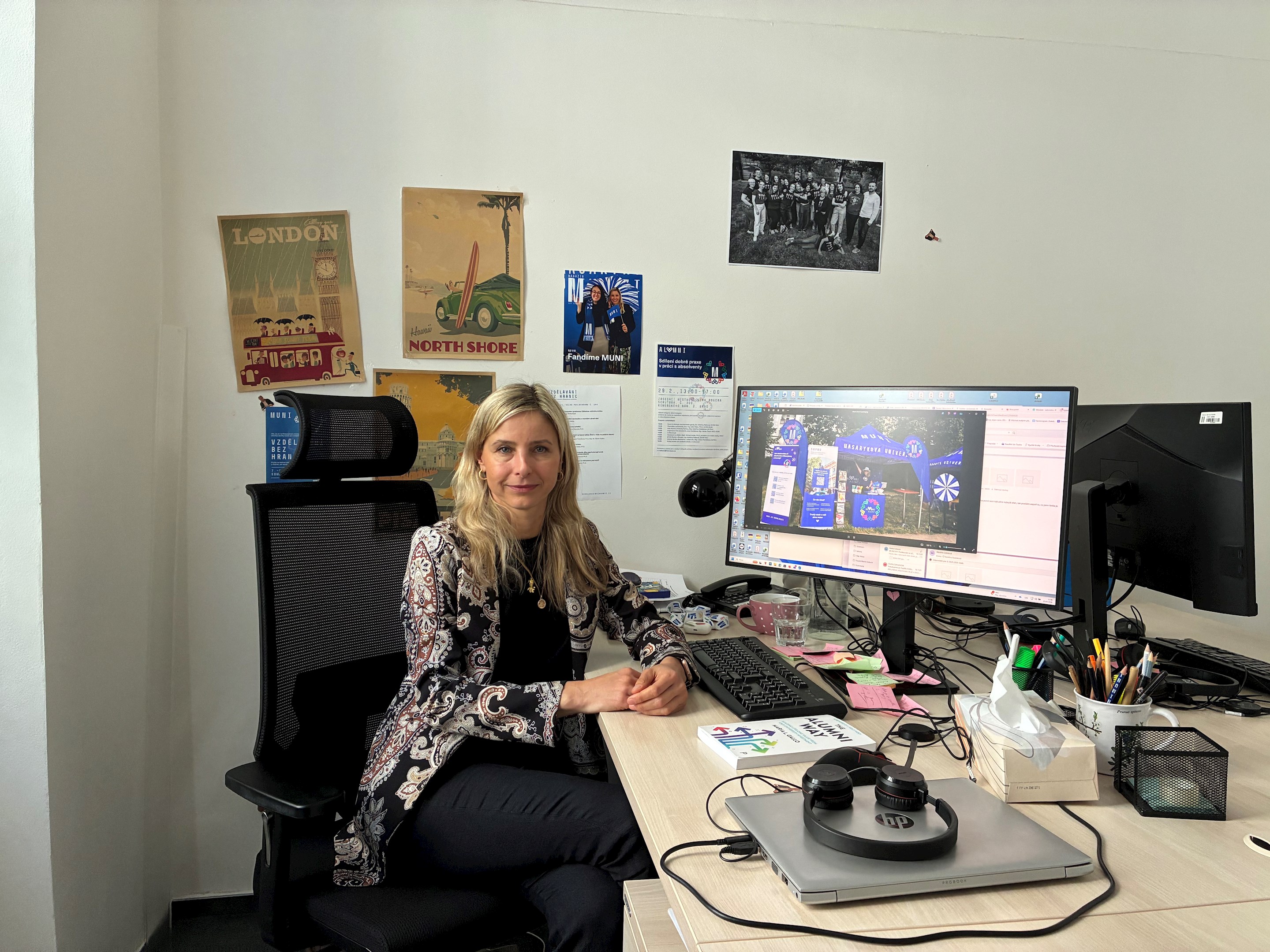 Kateřina Baránková se na úrovni rektorátu Masarykovy univerzity zabývá právě vztahy s absolventy. Je také členkou Spolku absolventů a přátel MU. Foto: Martin Hegr