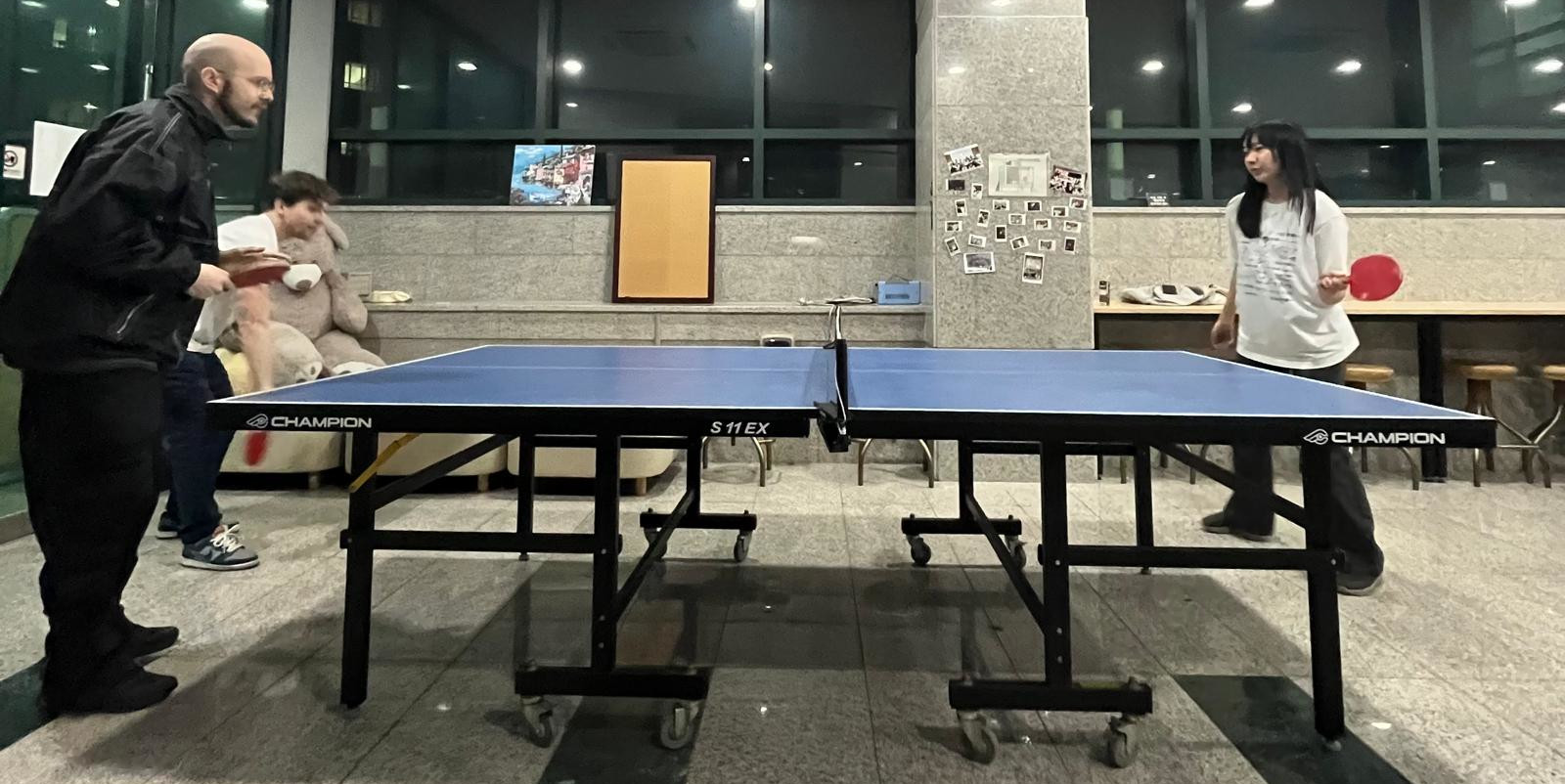 Ping-pong jsme hráli skoro každý den od rána do večera. Když jsme tedy zrovna nebyli ve škole. Foto: Karolína Benediktová