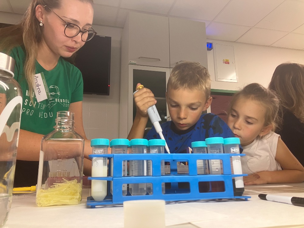 Cellular WhatsApp at Researchers' Night 2026