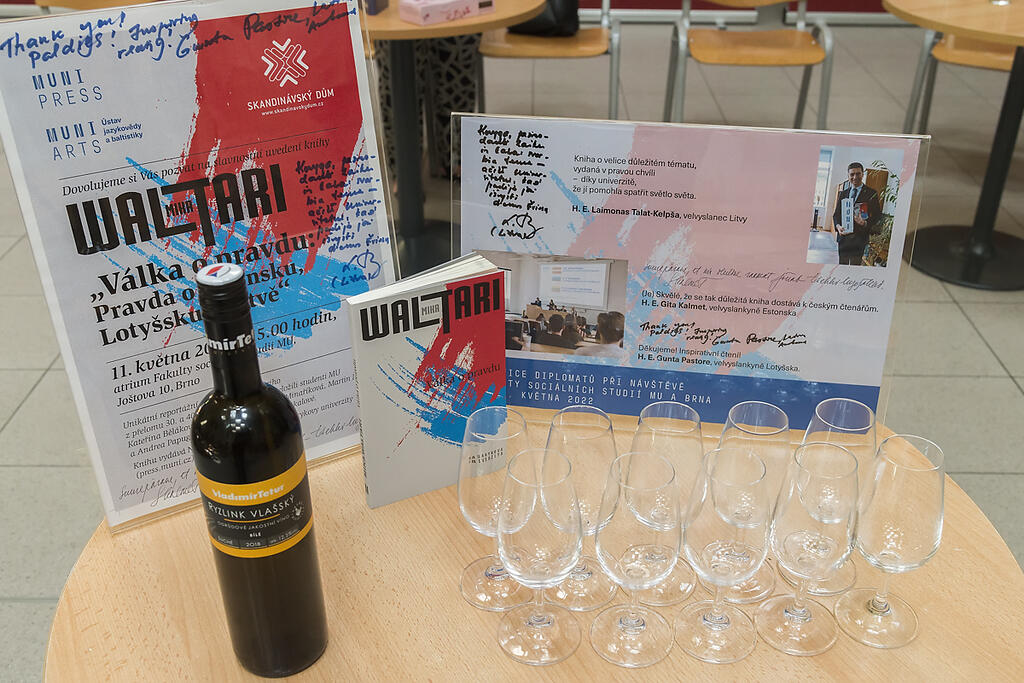 Křest publikace Miky Waltariho Válka o pravdu. Pravda o Estonsku, Lotyšsku a Litvě