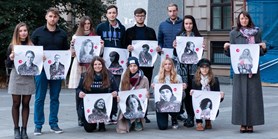 Fotografiemi a podpisy podpořili studenty a akademiky z Běloruska