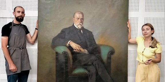 První malovaný portrét Masaryka v rukou restaurátorů