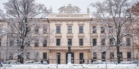 Obrazem: Univerzita pod sněhovou pokrývkou