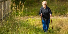 Výzkum: Většinová společnost se neumí vžít do potřeb seniorů