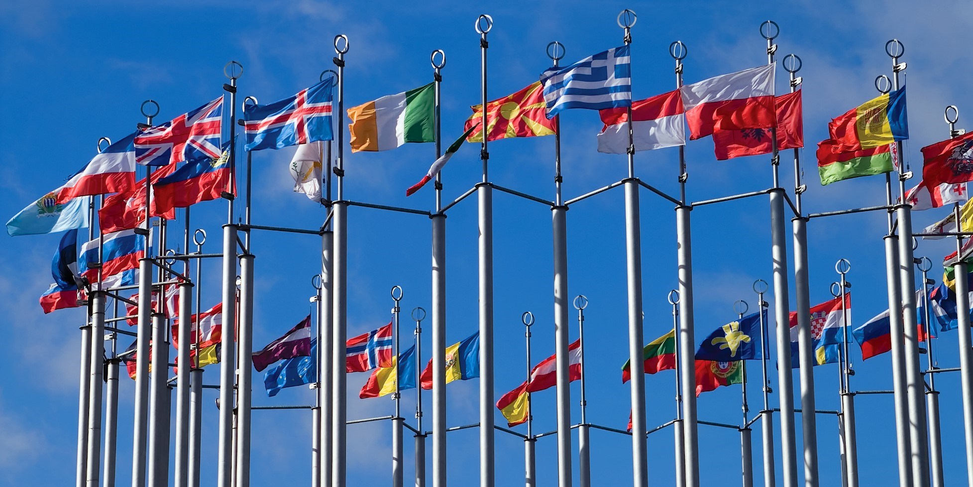 Экономическая интеграция сообщества. Европейские флаги. Интеграция стран. Международные объединения государств. Международный флаг.