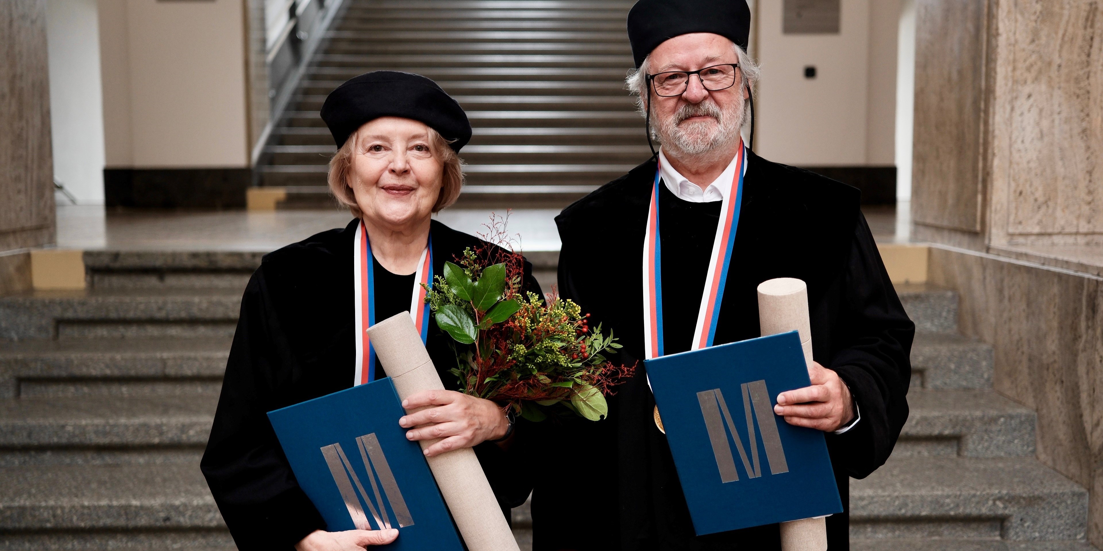 Čestný doktorát přijali Magdaléna Vášáryová a Michael Keenan 