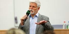 President Pavel praised young people’s interest in public affairs and efforts to make world a better place