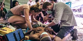 Dva medici z Muni pomáhali zraněným po zemětřesení v Indonésii