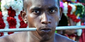 Výzkum: Extrémní mauricijský rituál posiluje zdraví 