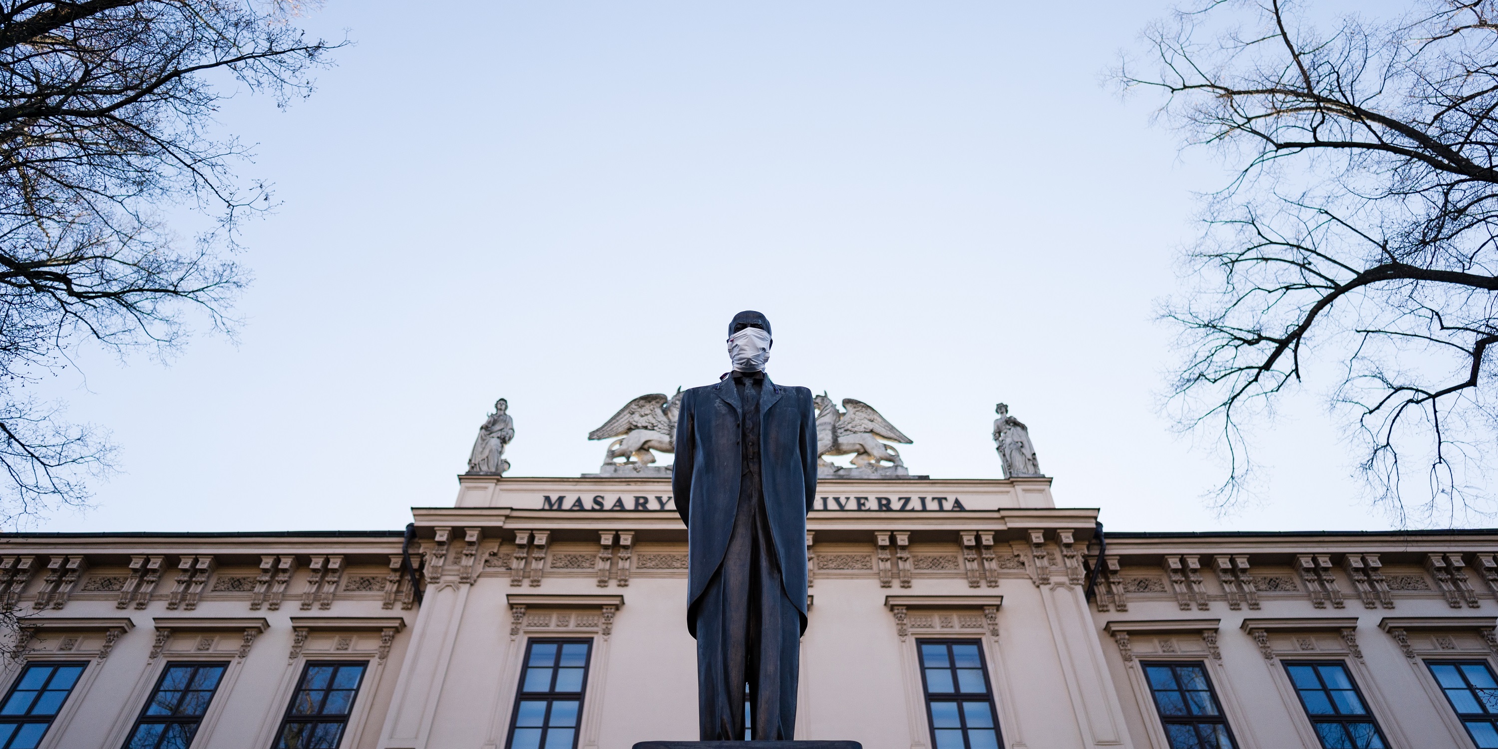 Omezení kontaktní výuky trvá. Nově se smí individuálně vyučovat