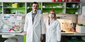 Vědci z Masarykovy univerzity vyvíjejí rychlejší testování na koronavirus
